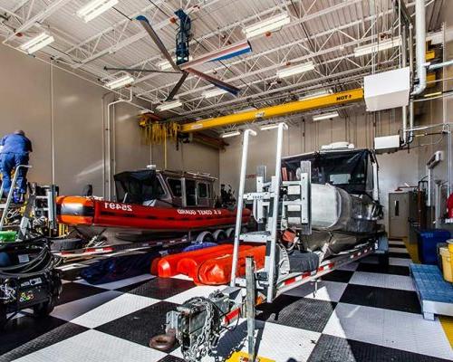 Boat maintenance bay